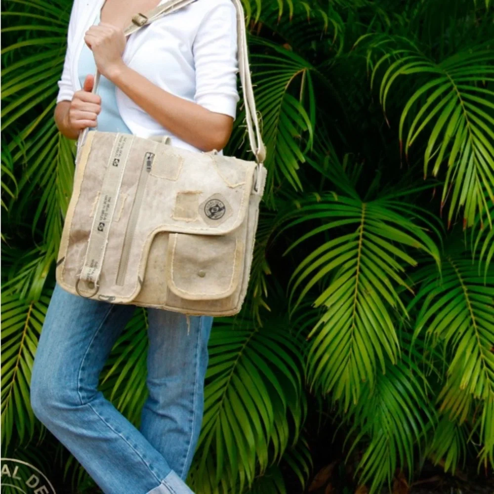 The Real Deal, Brazil, Iguape Messenger Bag - Picture 3 of 4